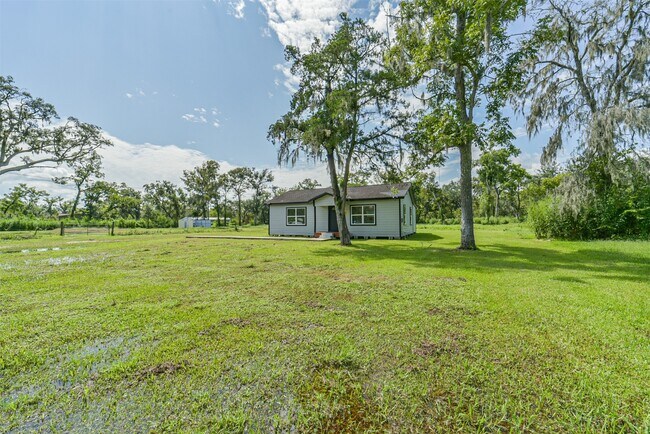 Foto del edificio - 2155 County Rd 348