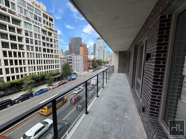 Building Photo - 4 AVENUE