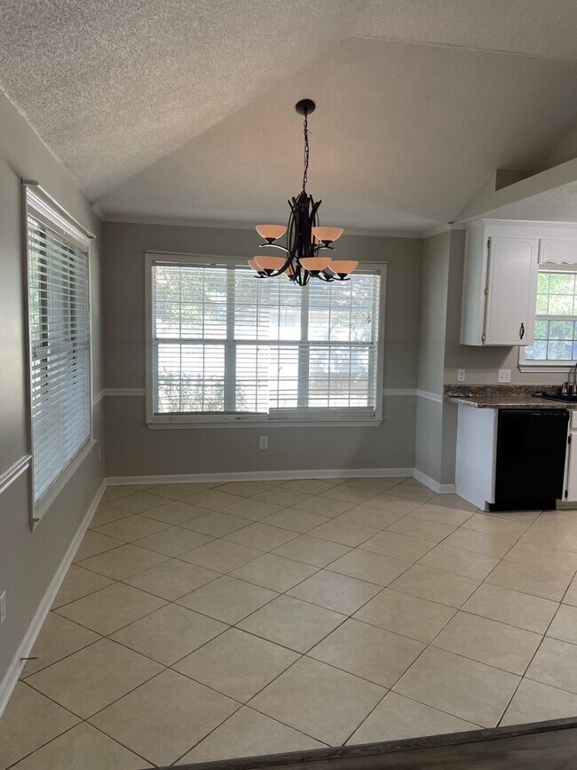 Building Photo - Beautiful Home in Mill Creek Estates