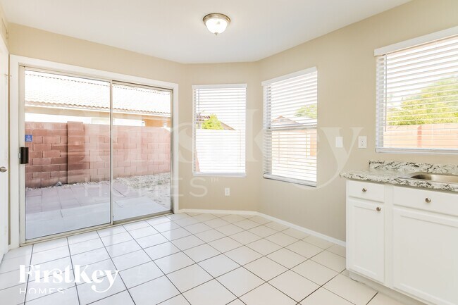 Foto del edificio - 4332 E Windsong Dr