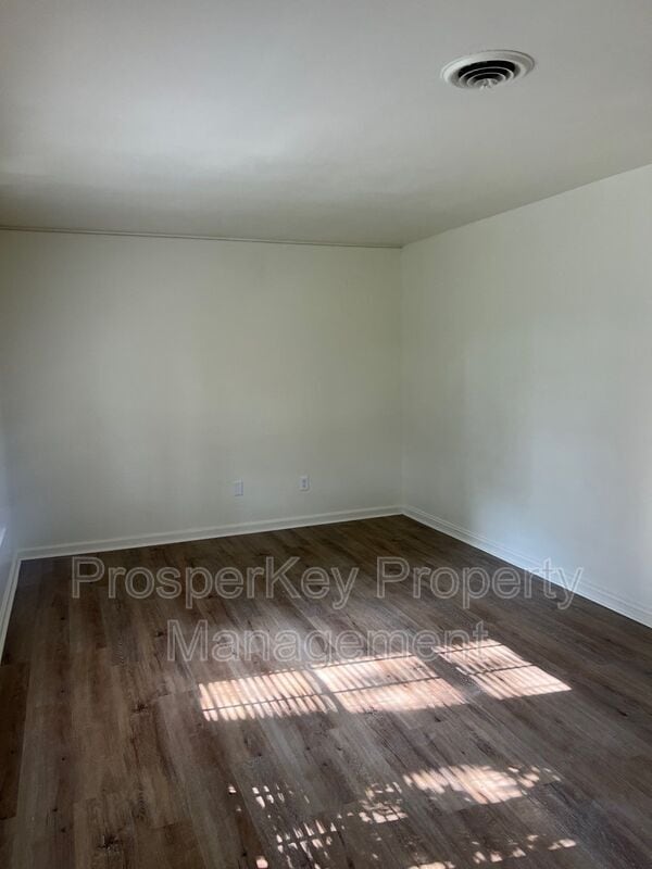 Building Photo - 706 Joryne Dr