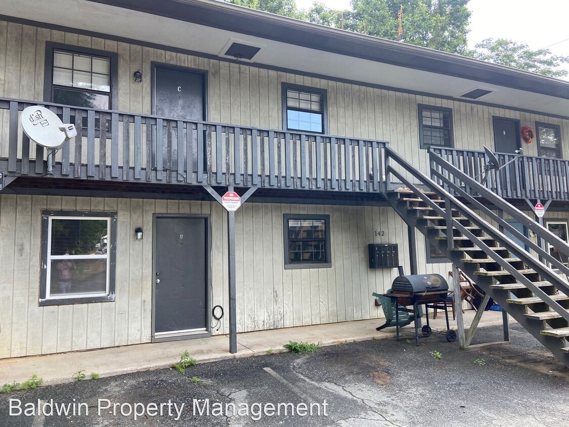 142 Weatherwood Ct, WinstonSalem, NC 27103 Room for Rent in Winston