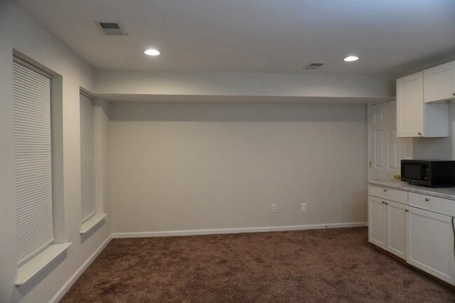 Building Photo - 2235 Diloreta Dr