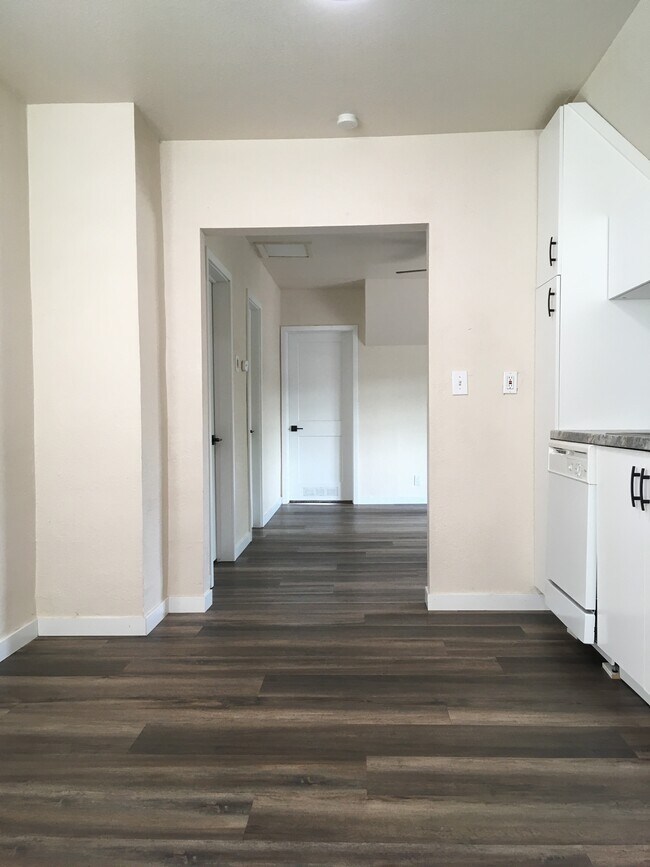 Foto del edificio - 106 1st Ave NE