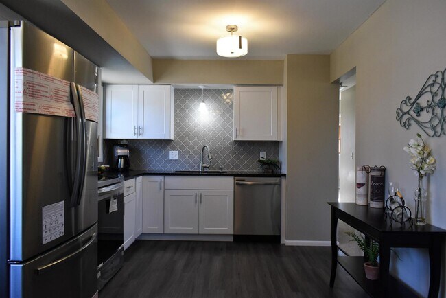 Kitchen - 1307 Green Tree Rd