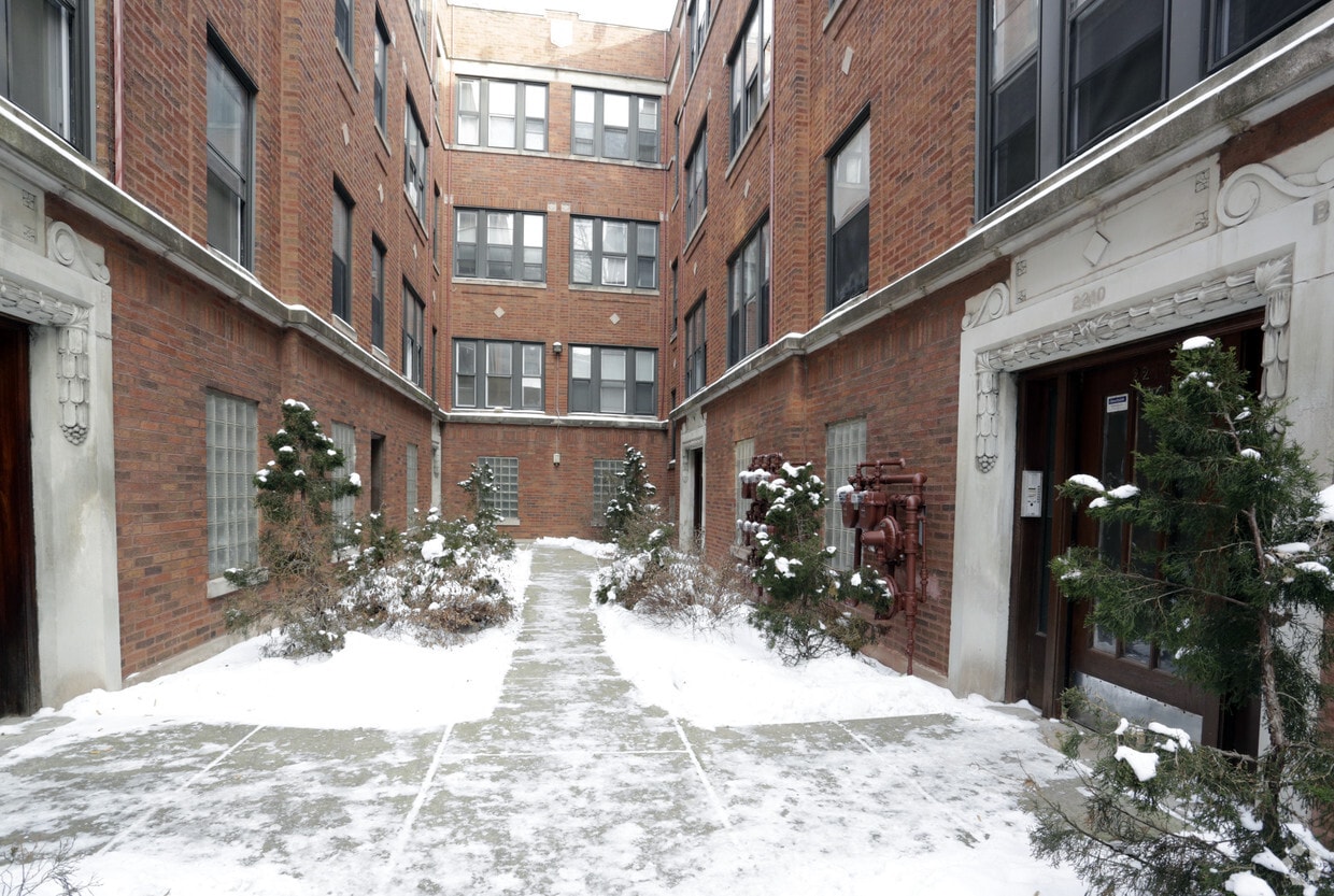 Building Photo - 6755 S Paxton Ave