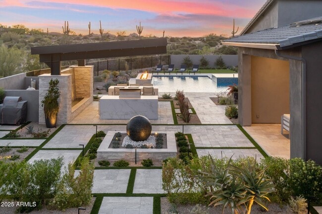 Building Photo - 11865 E Red Bird Rd