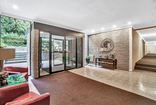 Foto del edificio - 128 Colonial Pkwy