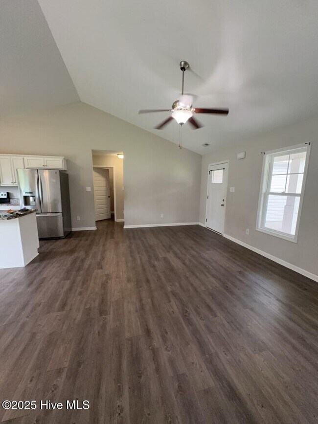 Foto del edificio - 204 N Windy Ridge Rd