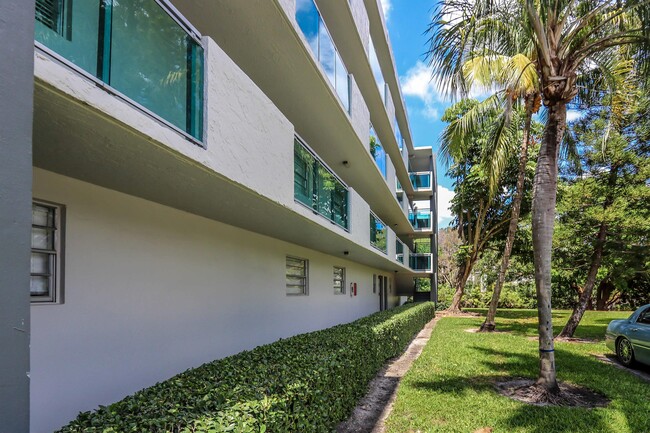 Building Photo - 8481 Springtree Dr