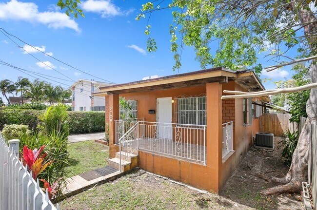 Foto del edificio - 3720 NW 20th Ct