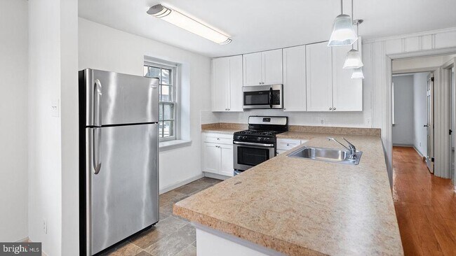 Foto del edificio - 2921 W Queen Ln