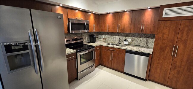 Foto del edificio - 2801 NE 183rd St