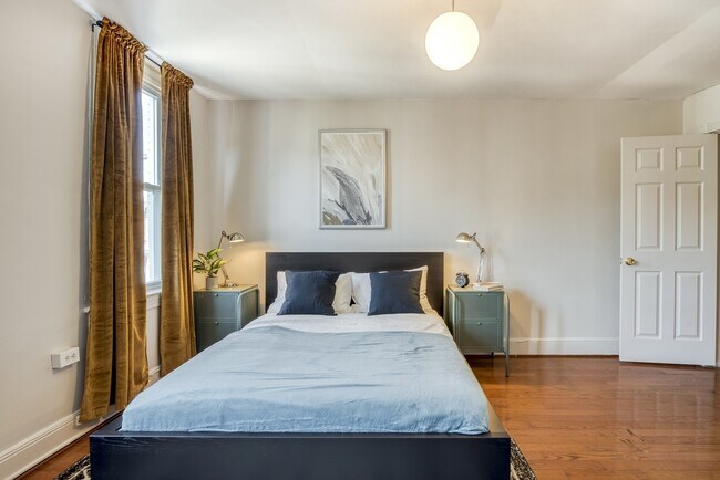 Building Photo - 424 Elm St NW