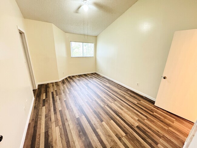Foto del edificio - 3405 NW 44th St