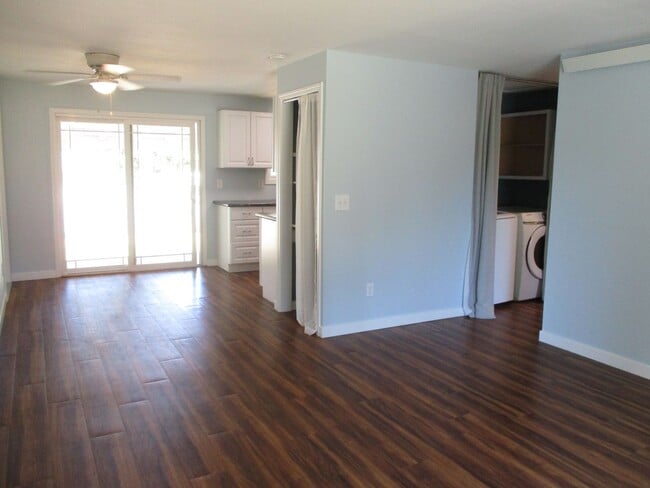 Foto del edificio - Charming 3-Bedroom Home in Steilacoom