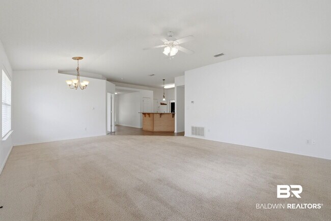 Foto del edificio - 9841 Watkins Dr
