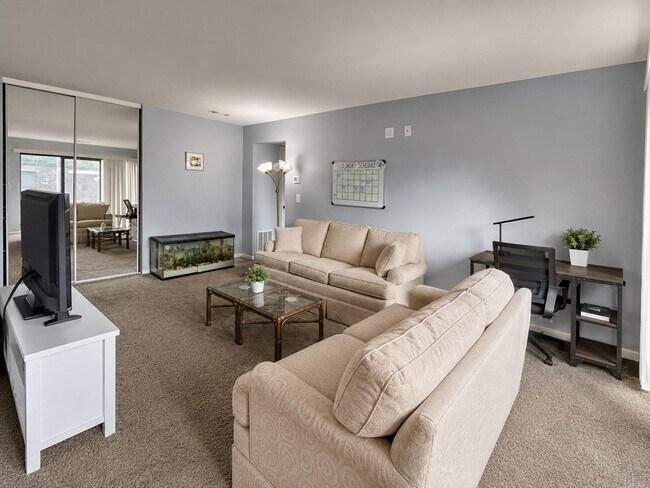 Building Photo - 30 Shrewsbury Green Dr