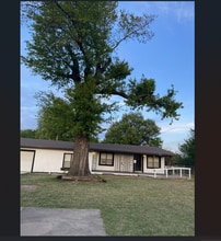 Building Photo - 310 S Sooner Rd