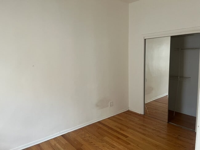 Building Photo - 3248 N Clark St