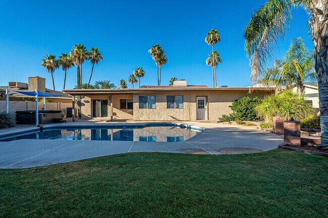 Building Photo - Three Bedrooms & POOL in 85254!