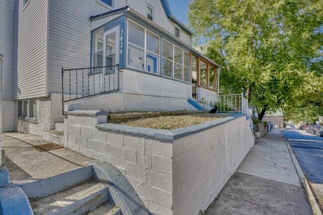 Front Porch - 3624 Buena Vista Ave