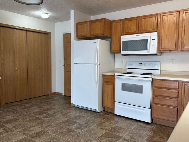 Building Photo - 4431 Calico Dr S