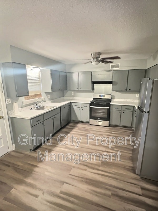 3236 S Mendenhall Rd Unit 4, Memphis, TN 38115 Condo for Rent in