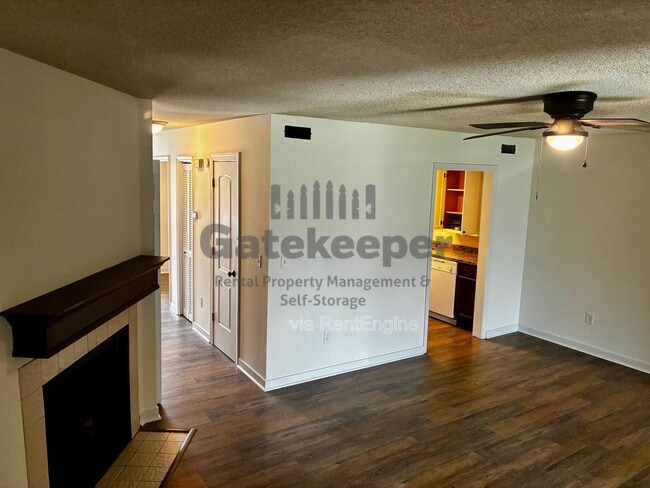 Building Photo - 101 Sandlewood Dr
