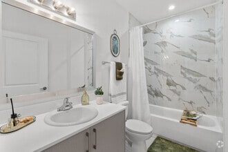 2BR, 2BA - 890SF - Bathroom - Flamingo Village