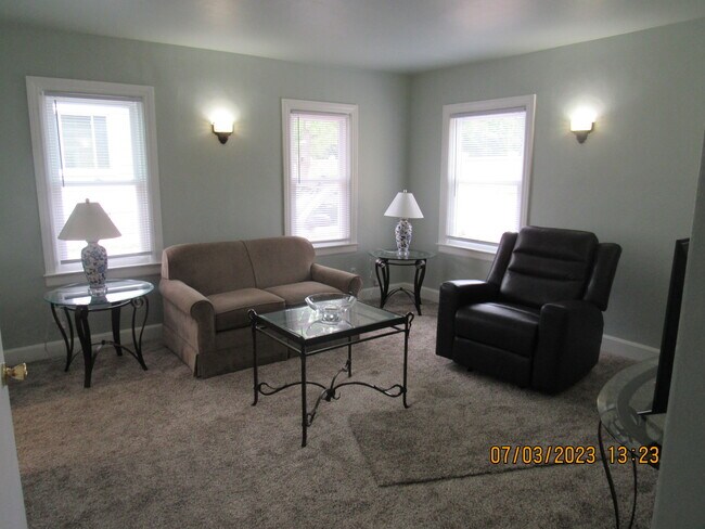 Foto del edificio - 3722 Oakland Dr