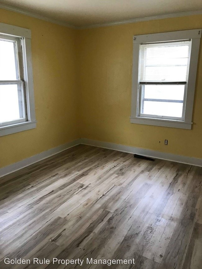 Building Photo - 112 N Plum St
