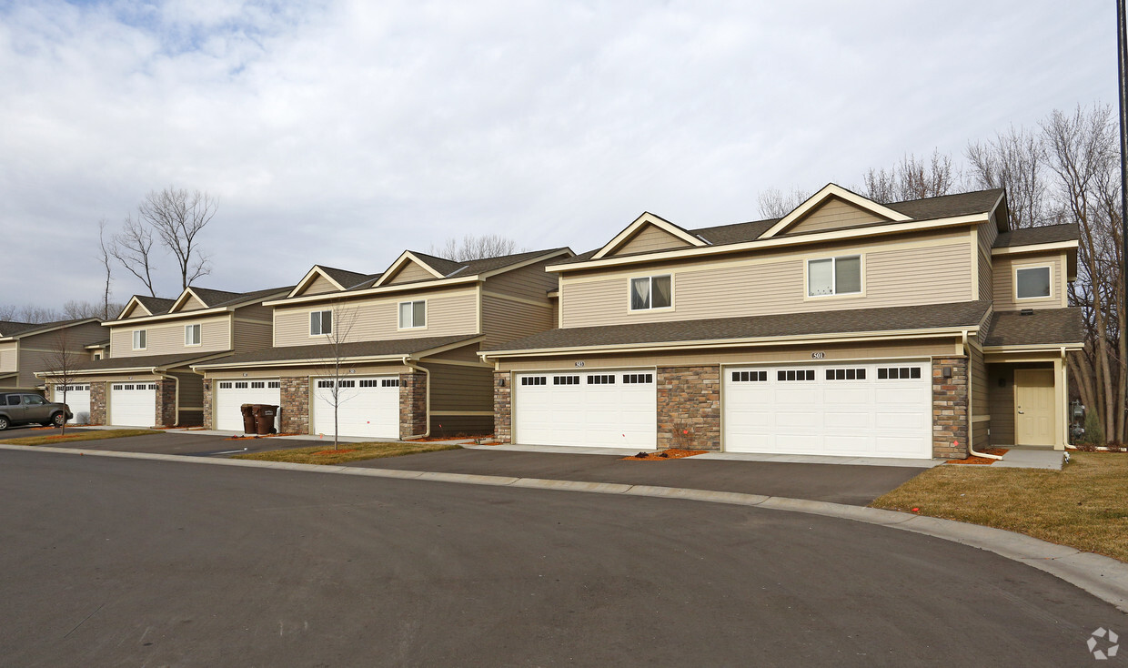 Foto principal - Creek’s Run Townhomes Phase II