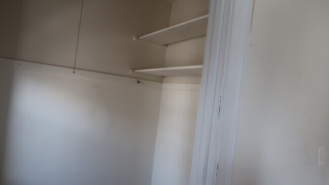 Foto del edificio - 1225 W Henderson St