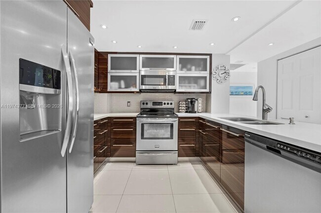 Foto del edificio - 1985 S Ocean Dr