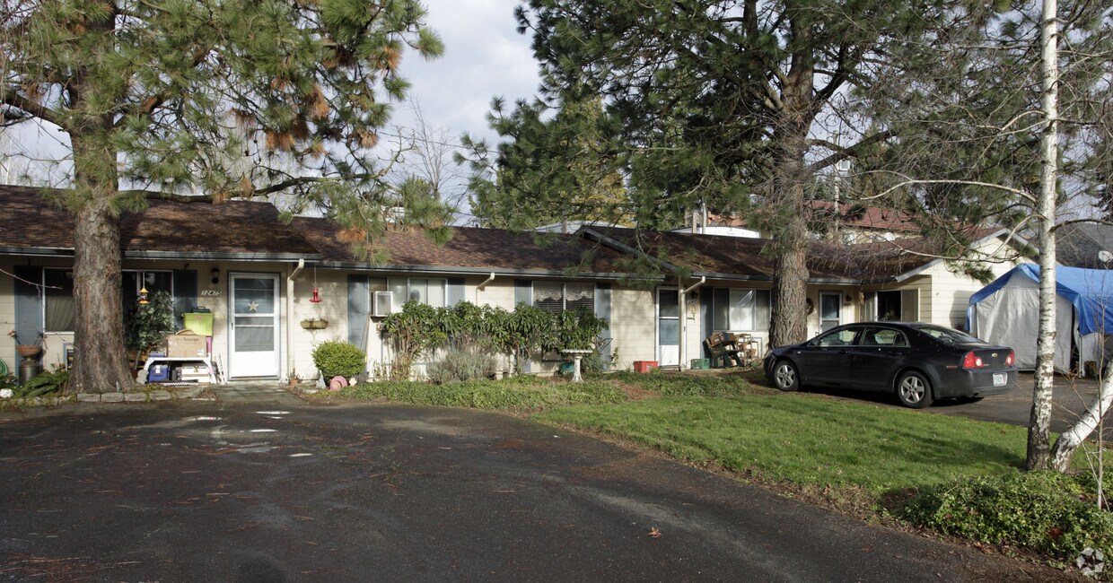 Building Photo - 12455 SW Ash St