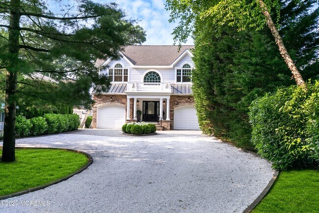 Foto del edificio - 619 Beacon Blvd