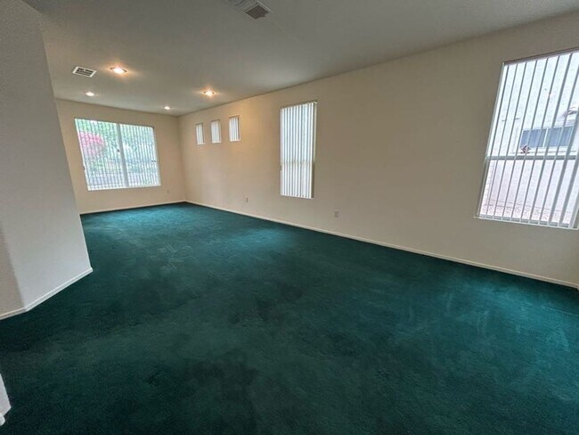 Building Photo - A Fabulous 3 Bedroom Home in Seven Hills