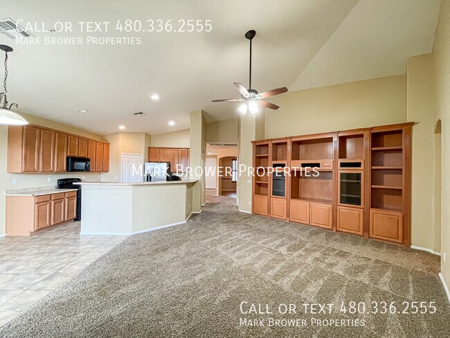 Building Photo - 3026 E Kingbird Pl