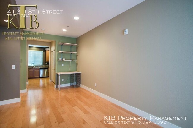 Foto del edificio - A Fantastic Midtown Townhome.