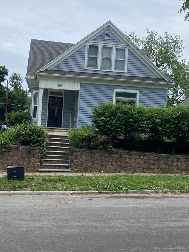 Building Photo - 3003 Jules St