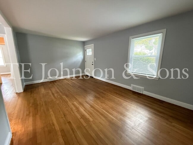 Building Photo - 212 Carolina Cir