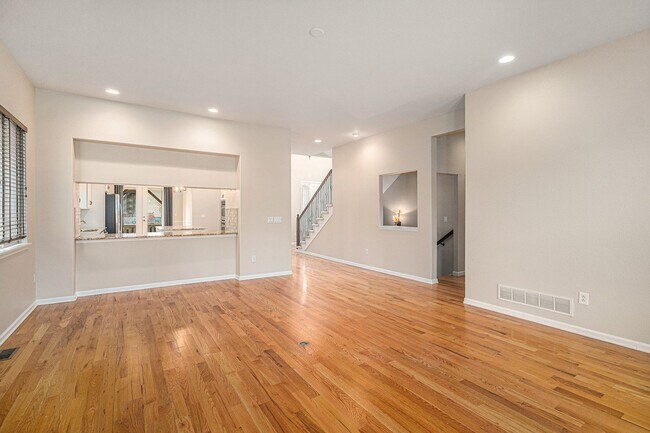 Foto del edificio - Spacious 4 bedroom 4 bathroom home in the heart of Lone Tree!