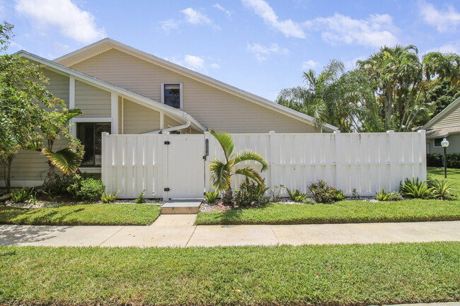 Building Photo - 1004 Summerwinds Ln