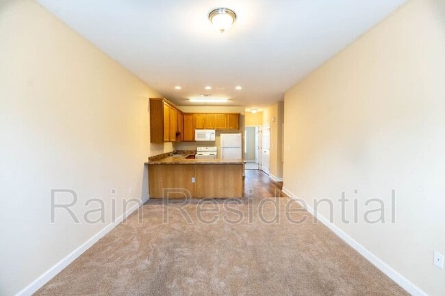 Building Photo - 2421 Gladiolus St