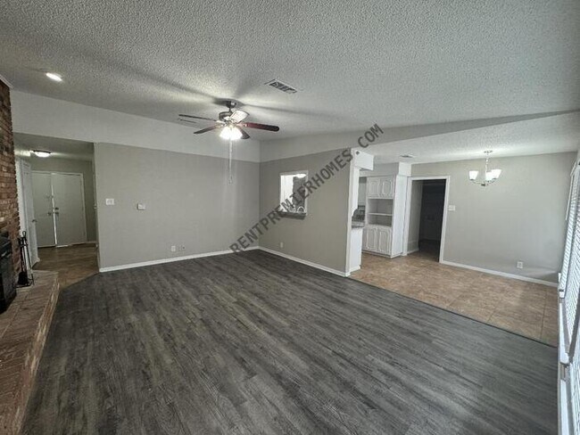 Foto del edificio - 1144 Trailwood Dr
