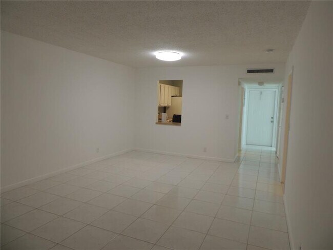 Building Photo - 2450 SW 81st Ave