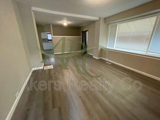Foto del edificio - 1640 E Orman Ave