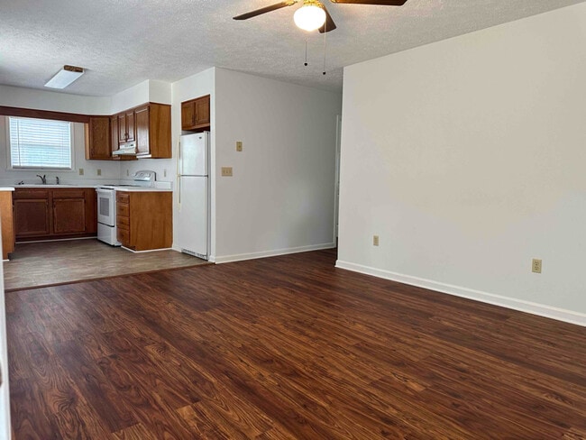 Building Photo - 13060 Lindell Rd