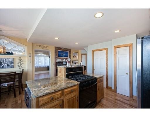 Foto del edificio - 97 Edward Foster Rd